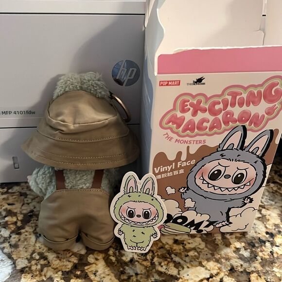 Green grape macaron Labubu - Picture 5 of 6